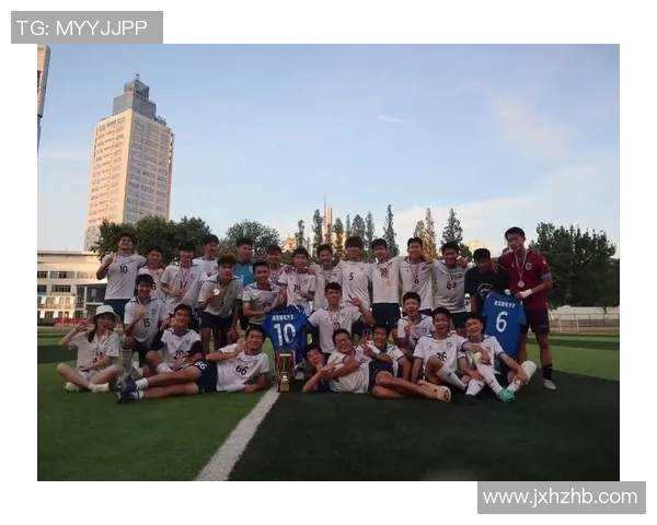 南京足球队荣登全国足球团队协作排行榜第九名展现团队精神与实力